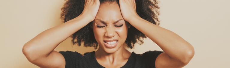 femme en colère angoissée-émotions intenses- besoin de reconnexion a son enfant intérieur